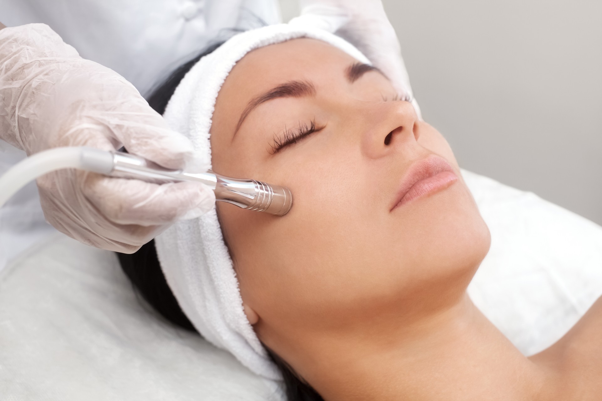 Giana Glow Microdermabraziune 200 Lei Arc de Triumf București Sector 1
